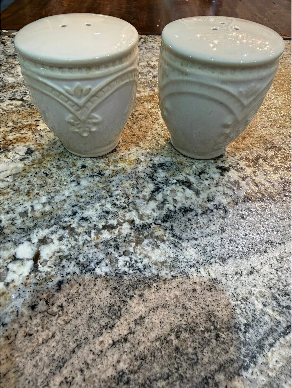 Pfaltzgraff Acadia White Ceramic Salt and Pepper Shaker Set